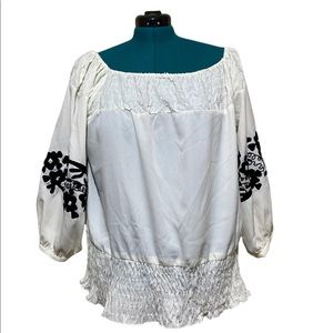 Women’s Black and White Embroidery Summer Blouse Size 3X